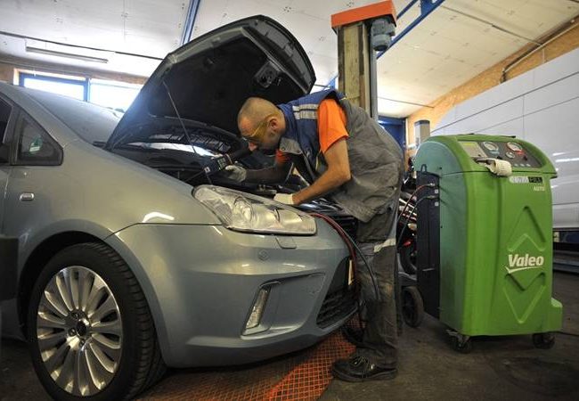 plnění klimatizací